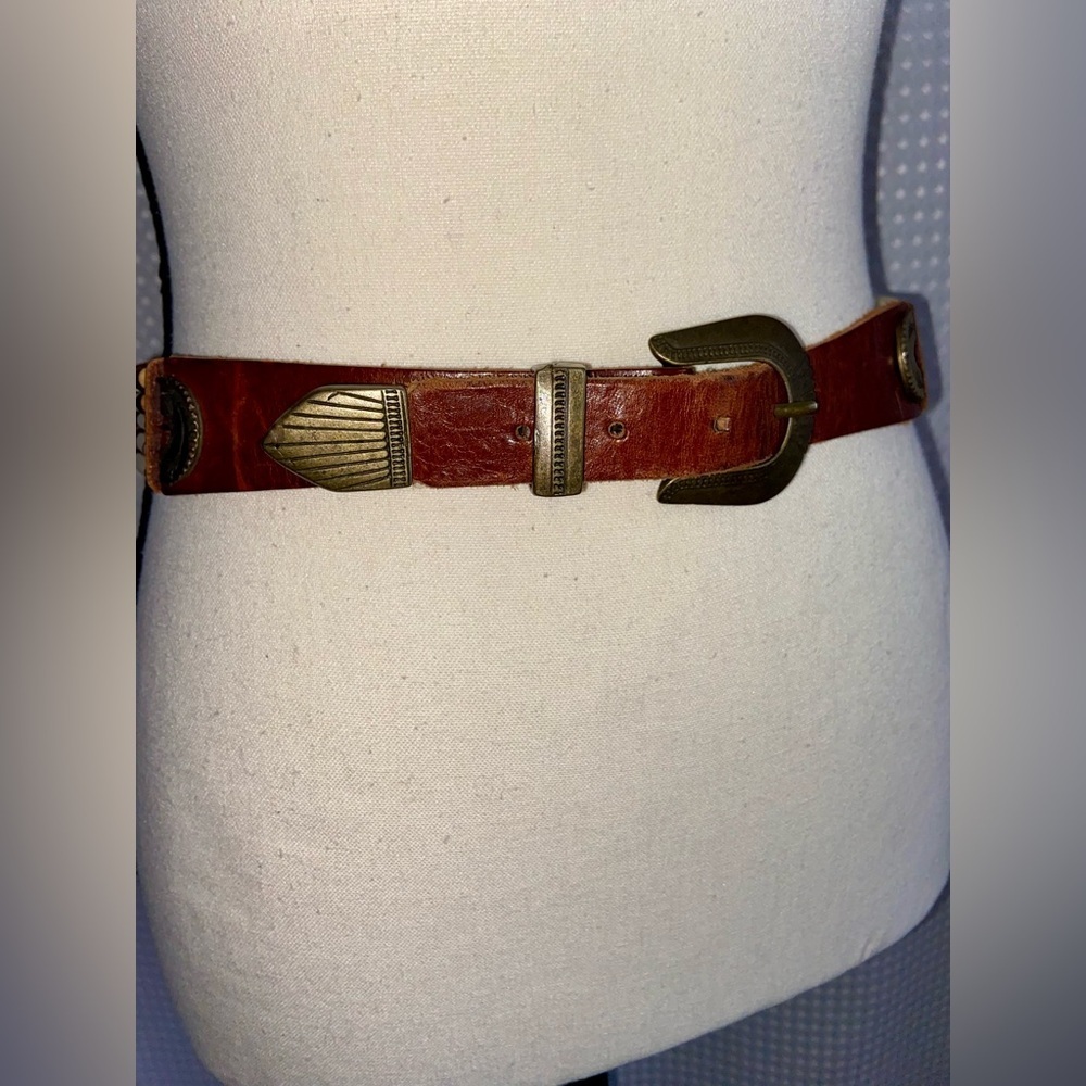 Womenās VINTAGEā BOHO brown leather belt with brass buckle size 28 - Picture 9 of 16